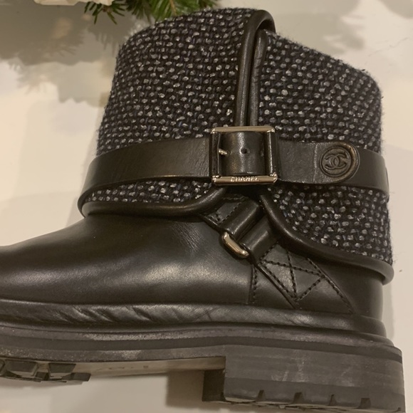 Chanel Collectors Boots FIRM - Picture 9 of 16